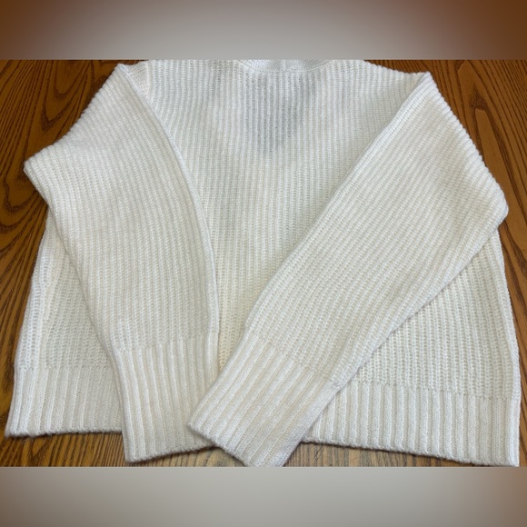 NWT Women's Nine West Ivory 
Twist-Front Cutout
Sweater Size Large - Picture 2 of 9